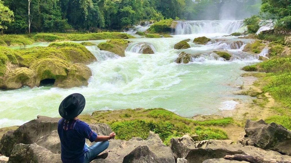 The many ecotourist destinations, as well as the archaeological ruins and other tourist sites are open in Chiapas, despite the pandemic. Pictured in the image is the Las Nubes waterfalls, near the border with Guatemala. (Julio Guzmán/Zenger)