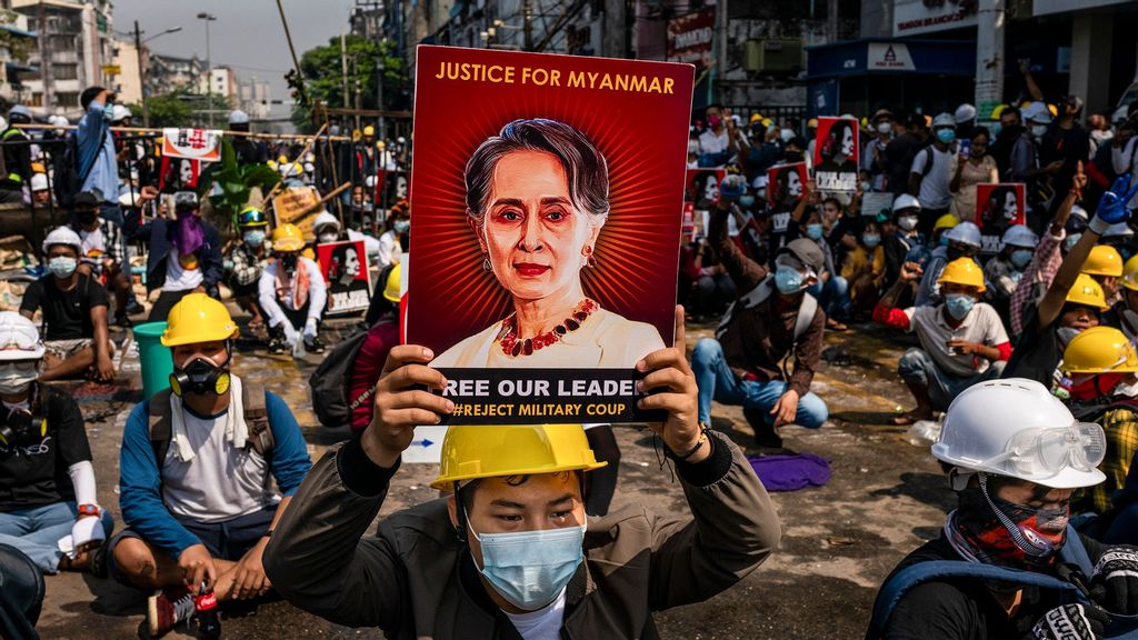 An anti-coup protester holds up a placard featuring de-facto leader Aung San Suu Kyi on March 02, 2021 in Yangon, Myanmar. (Hkun Lat/Getty Images)