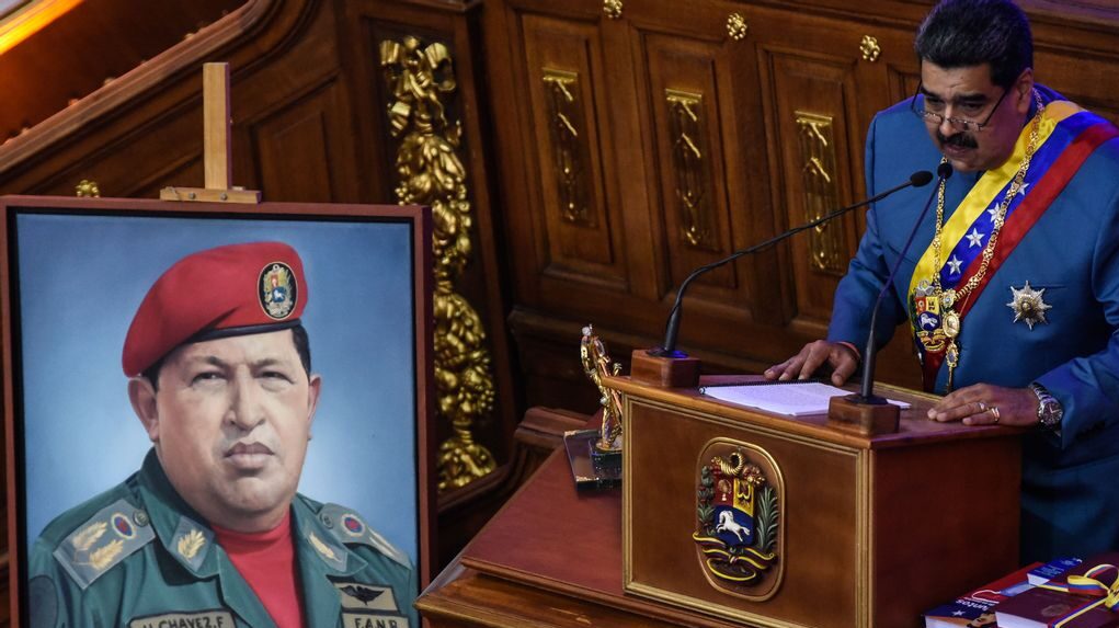 Hugo Chávez is the central figure of the political movement ‘Chavismo,’ named after him. In the photo: current President Nicolás Maduro speaks next to Chávez’s picture in January 2021. (Carolina Cabral/Getty Images)